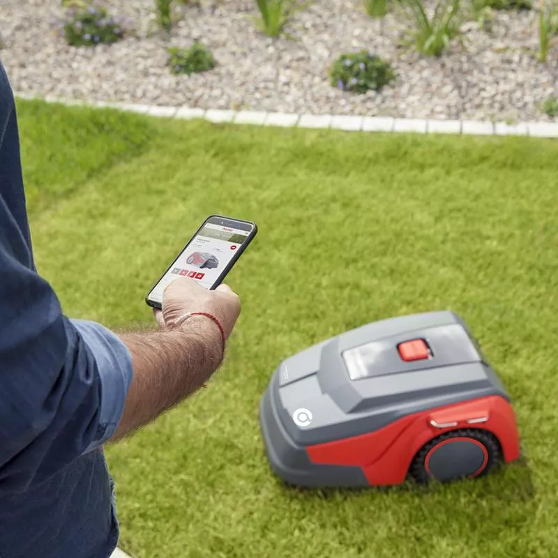 Система «розумний сад» AL-KO Smart Garden дозволяє інтелектуально керувати роботами і дає можливість автоматизованого сервісного обслуговування садових пристроїв.